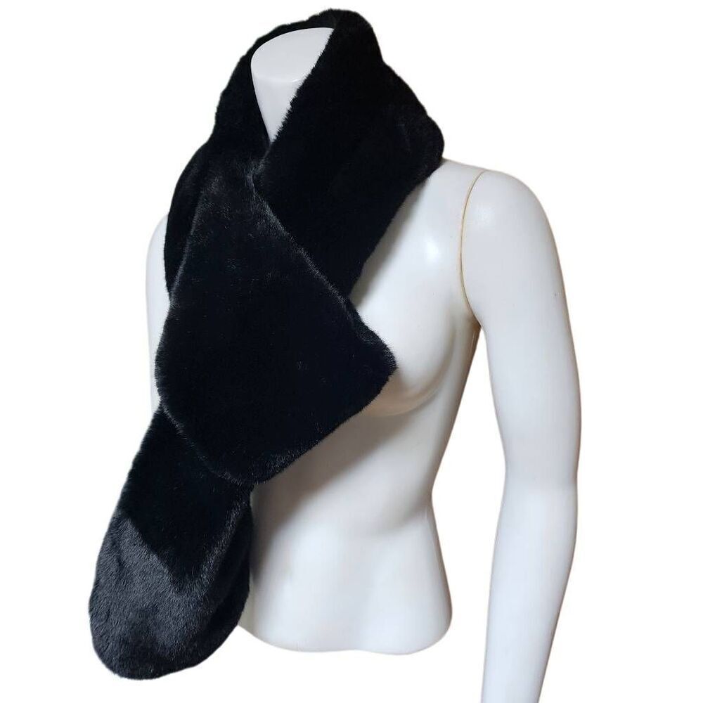 Christian Siriano Black Faux Fur Scarf - Picture 2 of 5